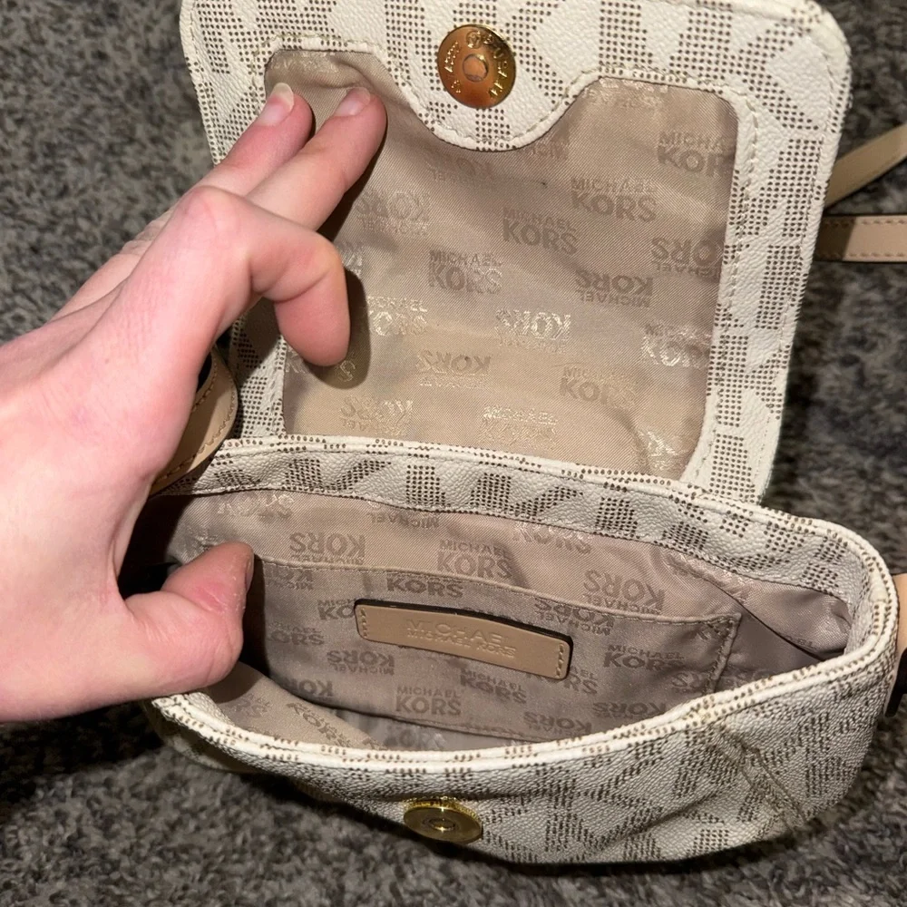 Michael Kors EUC White and Gold Crossbody Bag